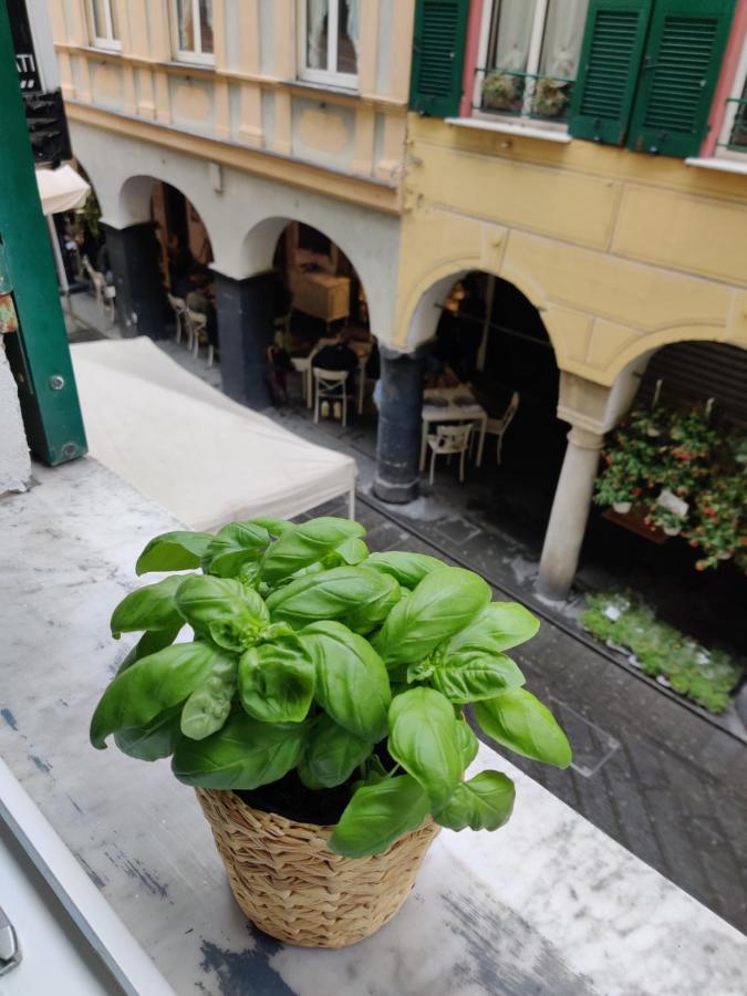 Vista Sul Carruggio, Centro Storico Di キアーヴァリ エクステリア 写真