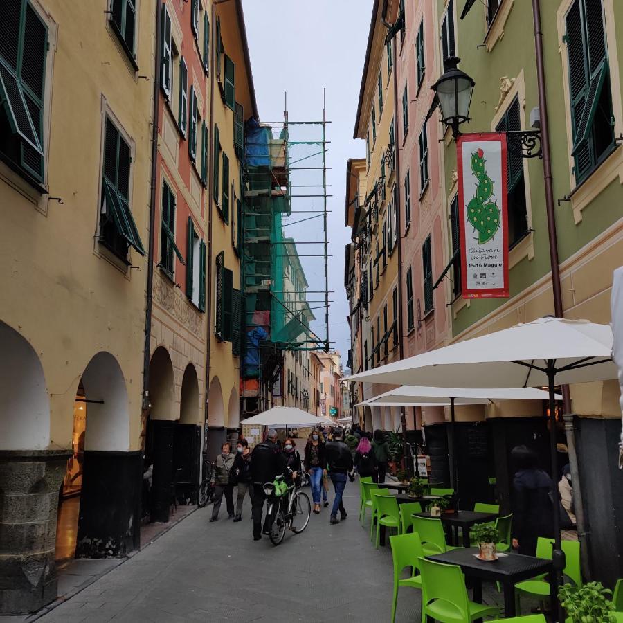 Vista Sul Carruggio, Centro Storico Di キアーヴァリ エクステリア 写真