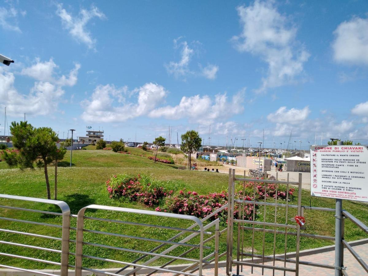 Vista Sul Carruggio, Centro Storico Di キアーヴァリ エクステリア 写真